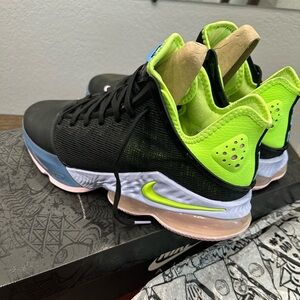 Mens 10.5 Lebron James XIX 19 Low Black Ghost Green Pink Shoes Nike DO9829 001